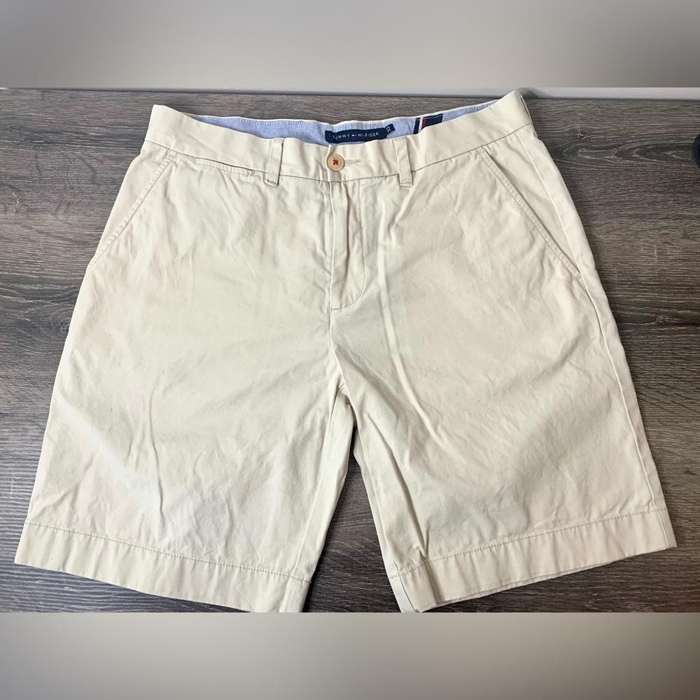 TOMMY HILFIGER Classic Fit Coupe Classique Khaki Shorts, Men’s Size 33